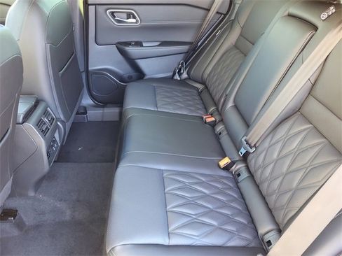 Used 2026 Nissan Rogue Platinum w/ Platinum Premium Package image 9