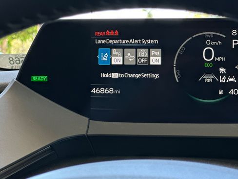 Used 2024 Toyota Prius LE FWD image 23