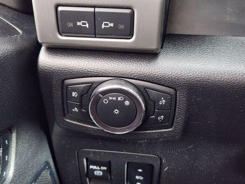 Used 2018 Ford F150 Platinum w/ Technology Package AWD/4WD image 23