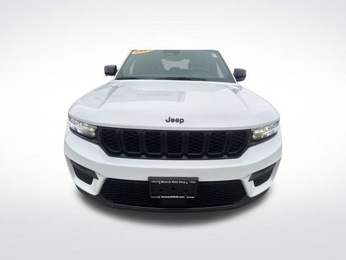 Used 2023 Jeep Grand Cherokee Altitude AWD/4WD image 8