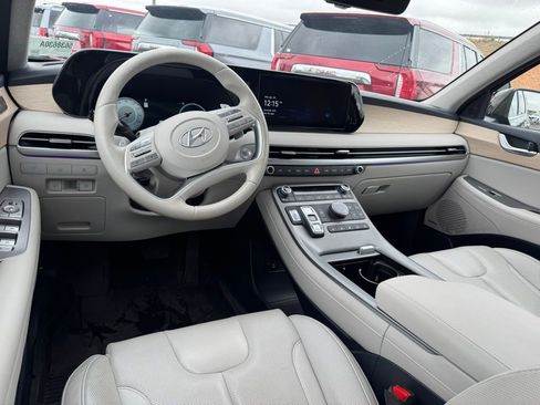 Used 2024 Hyundai Palisade Limited image 3