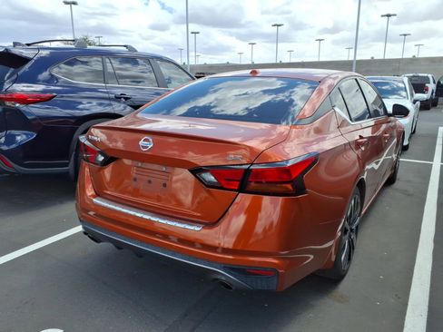 Used 2021 Nissan Altima 2.5 SR w/ SR Premium Package FWD image 4