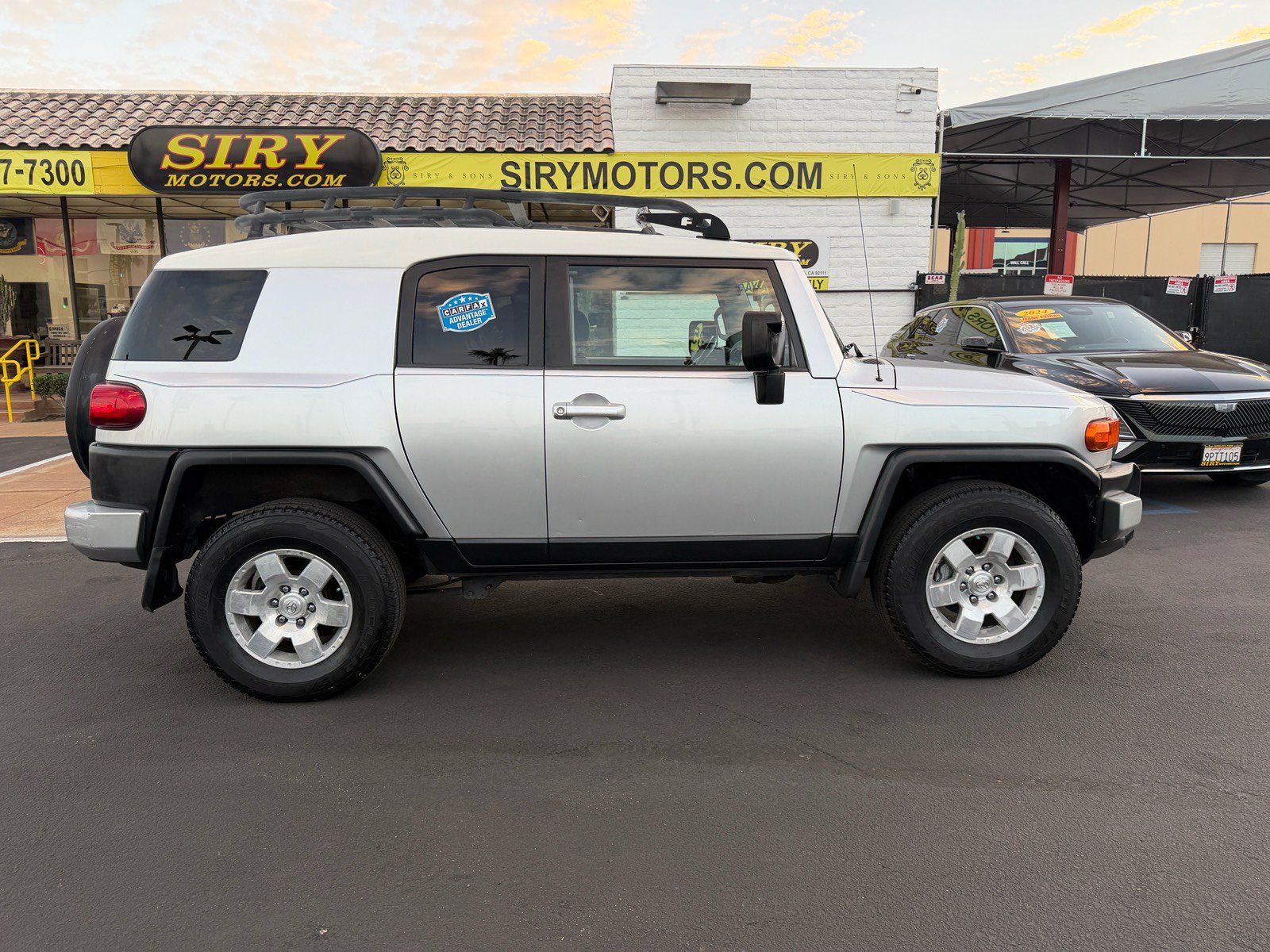 Used 2007 Toyota FJ Cruiser 4WD w/ Upgrade Pkg 1 image 2