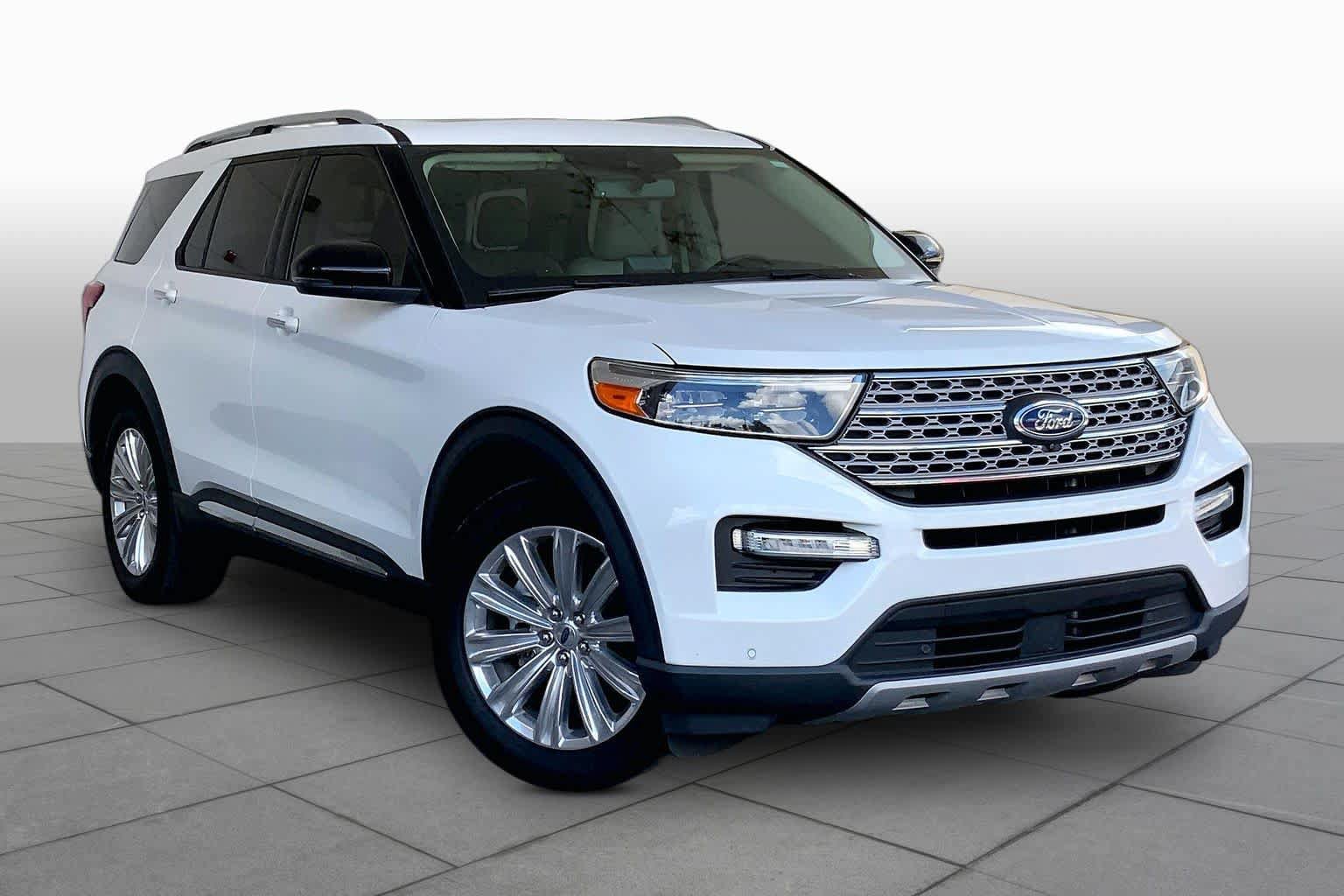 Used 2024 Ford Explorer Limited w/ Limited Technology Package RWD image 3