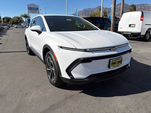 New 2026 Chevrolet Equinox EV LT image 2