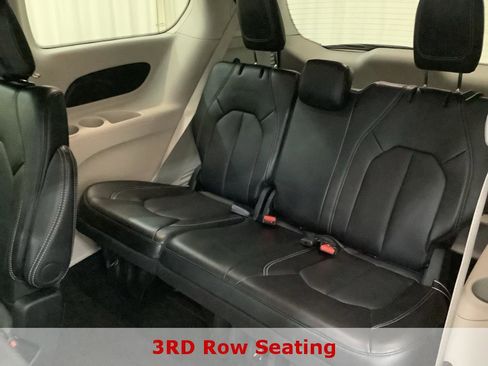 Used 2024 Chrysler Pacifica Touring-L image 24