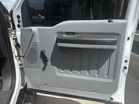 Used 2015 Ford F550 4x4 Regular Cab Super Duty image 19