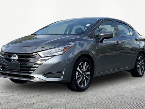 Used 2025 Nissan Versa SV image 3