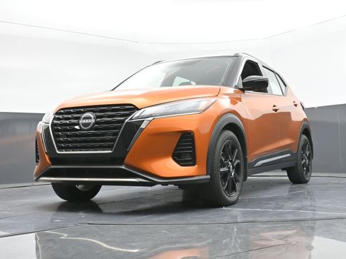 Used 2023 Nissan Kicks SR image 22