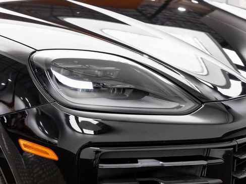 Used 2024 Porsche Cayenne S image 61