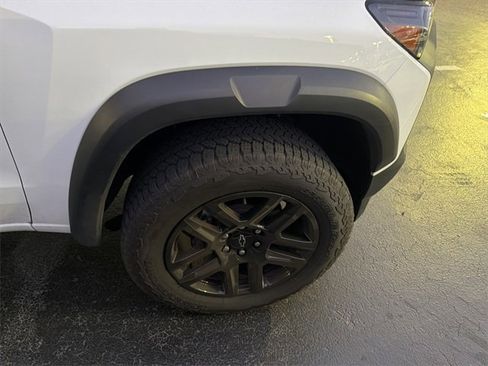 Used 2024 Chevrolet Colorado Trail Boss image 13