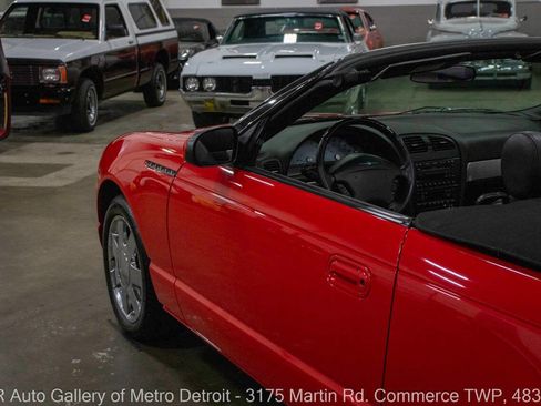 Used 2002 Ford Thunderbird Deluxe image 24