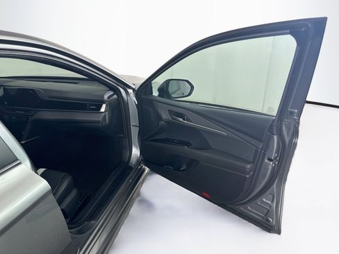 Used 2025 Toyota Camry SE FWD image 30