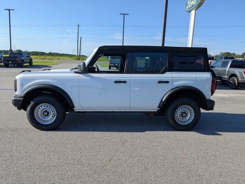 New 2025 Ford Bronco 4-Door image 7