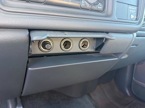 Used 2000 Chevrolet Silverado 2500 LS AWD/4WD image 17
