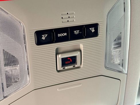 Used 2021 Toyota RAV4 XLE image 26