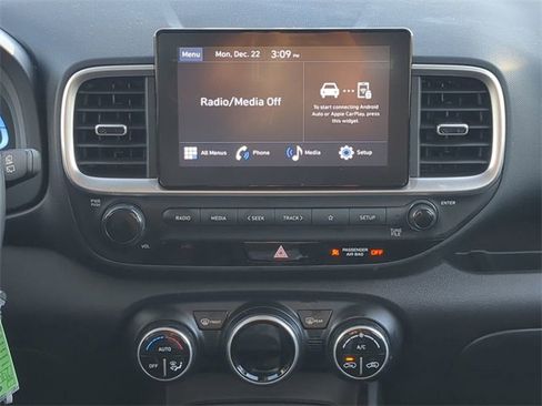 Used 2023 Hyundai Venue SEL image 17