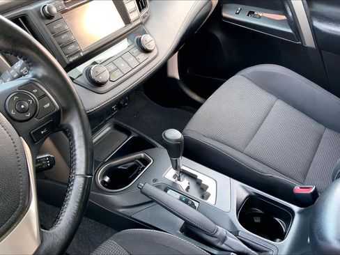 Used 2018 Toyota RAV4 XLE AWD/4WD image 16