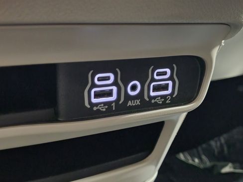 Used 2024 Chrysler Pacifica Touring-L FWD image 35
