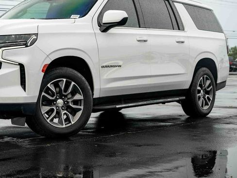 Used 2021 Chevrolet Suburban LT RWD image 6