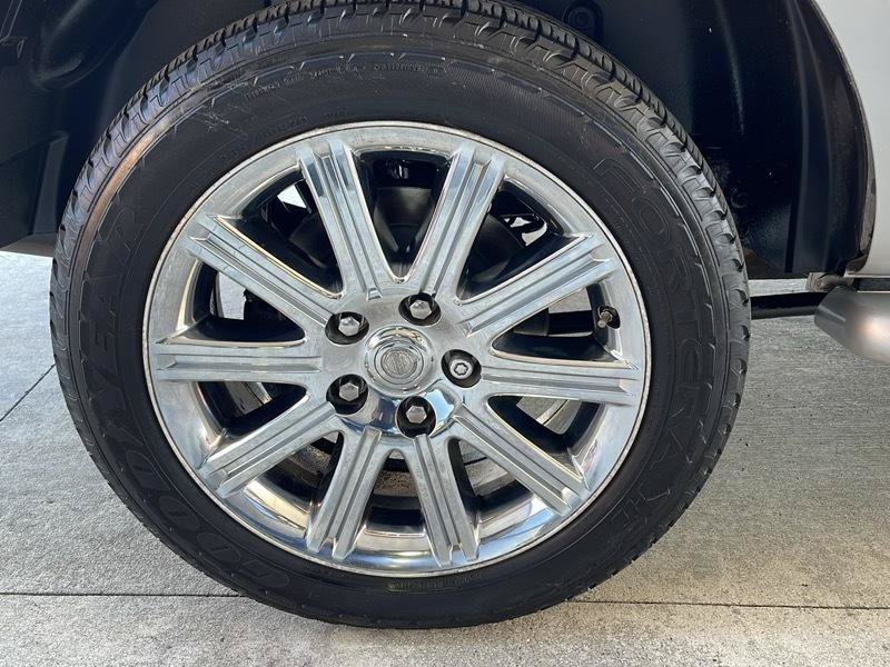 Used 2008 Chrysler Aspen Limited AWD/4WD image 19
