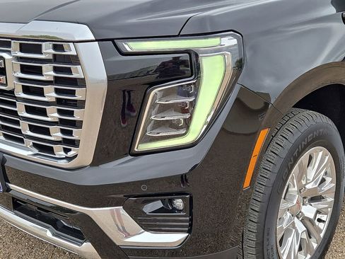 Used 2025 GMC Yukon Denali image 9