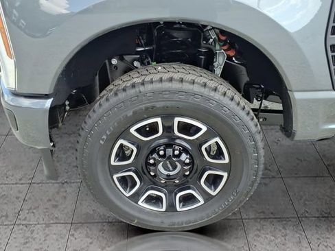 New 2026 Ford F250 Platinum w/ FX4 Off-Road Package image 4