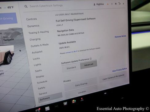 Used 2024 Tesla Cybertruck AWD Crew Cab image 34