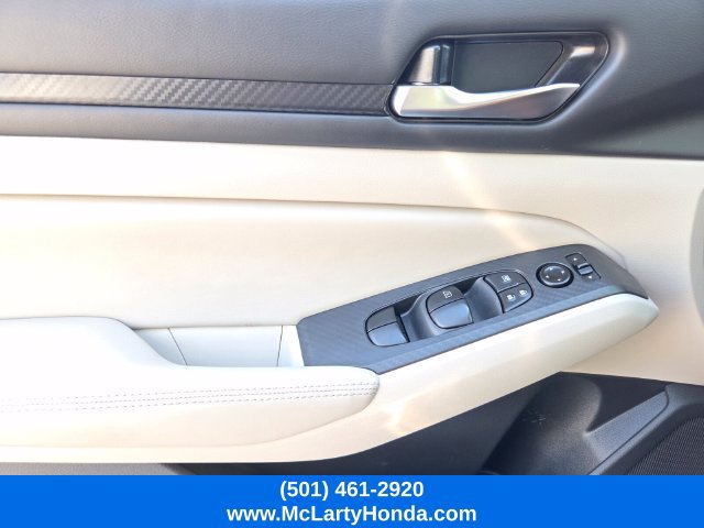 Used 2025 Nissan Altima 2.5 SV FWD image 32