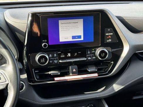 Certified 2025 Toyota Highlander LE FWD image 16