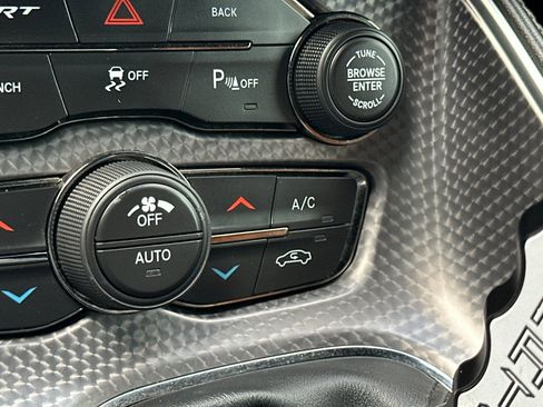 Used 2015 Dodge Challenger SRT Hellcat image 29