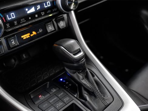 Used 2021 Toyota RAV4 XLE Premium image 32