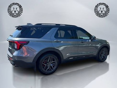 Used 2025 Ford Explorer ST AWD/4WD image 6