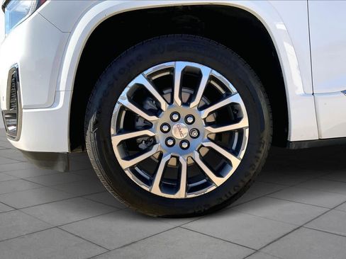 Used 2022 GMC Acadia Denali w/ Denali Technology Package image 11