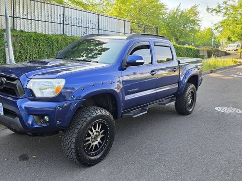 Used 2015 Toyota Tacoma 4x4 Double Cab w/ TRD Sport Package image 1