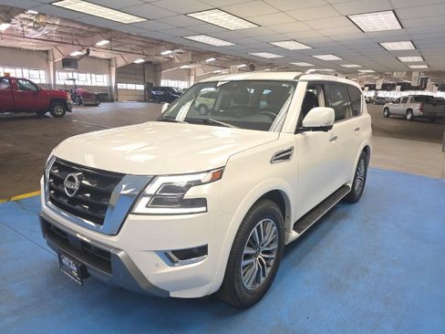 Used 2023 Nissan Armada SL w/ Captain's Chairs Package AWD/4WD image 8