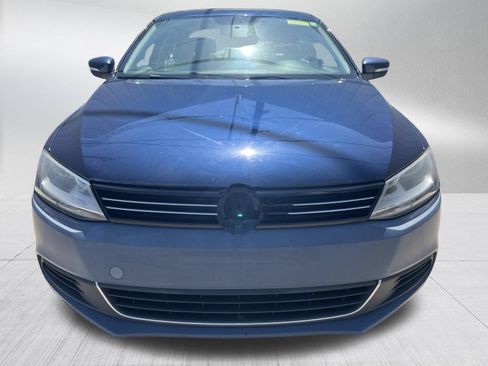 Used 2013 Volkswagen Jetta SE FWD image 2