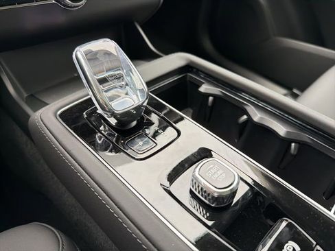 New 2026 Volvo XC90 B6 Plus w/ Protection Package Premier image 18