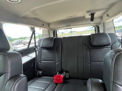 Used 2017 GMC Yukon XL SLT w/ Premium Edition AWD/4WD image 10