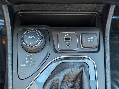 Used 2022 Jeep Cherokee Limited image 22