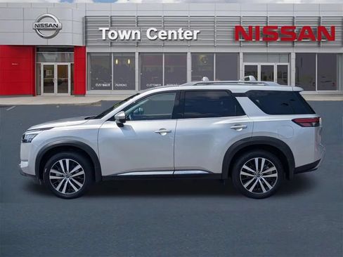 Certified 2025 Nissan Pathfinder Platinum w/ Cargo Package FWD image 4
