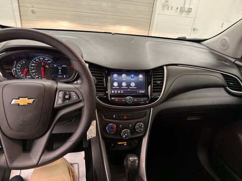 Used 2021 Chevrolet Trax LS FWD image 13