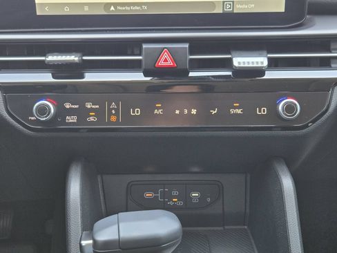 New 2026 Kia Sportage SX FWD image 16