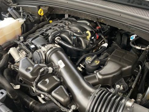 Used 2025 Jeep Grand Cherokee Limited w/ Luxury Tech Group II image 13