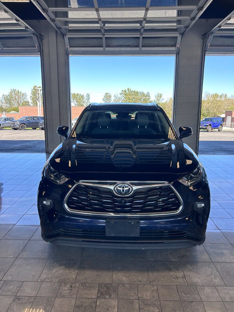 Used 2022 Toyota Highlander Limited AWD/4WD image 1