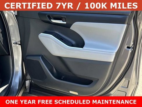 Used 2022 Toyota Highlander XLE AWD/4WD image 8