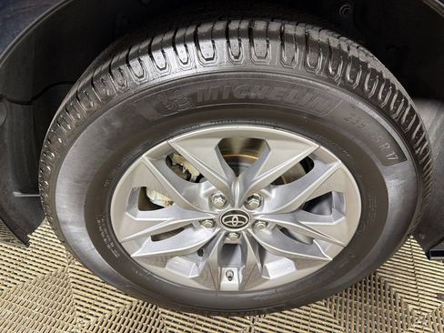 Used 2022 Toyota Sienna XLE FWD image 17