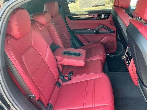 Used 2022 Porsche Cayenne Coupe AWD/4WD image 21