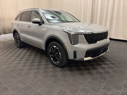Certified 2025 Kia Sorento S AWD/4WD image 3
