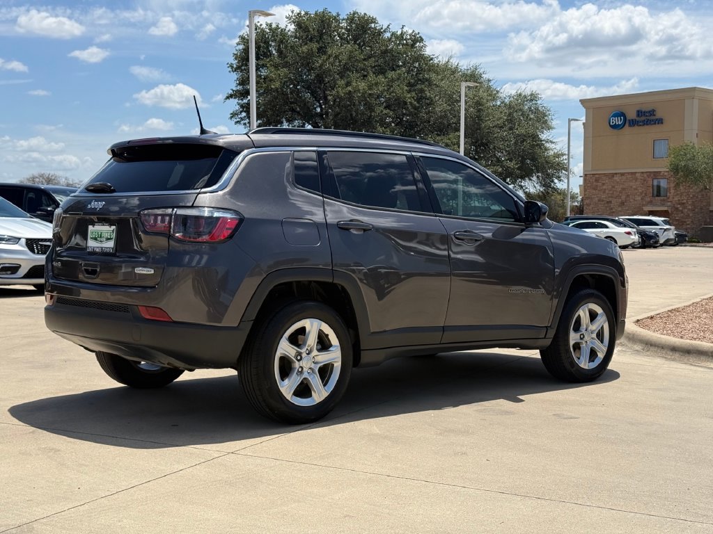 Used 2023 Jeep Compass Latitude AWD/4WD image 4